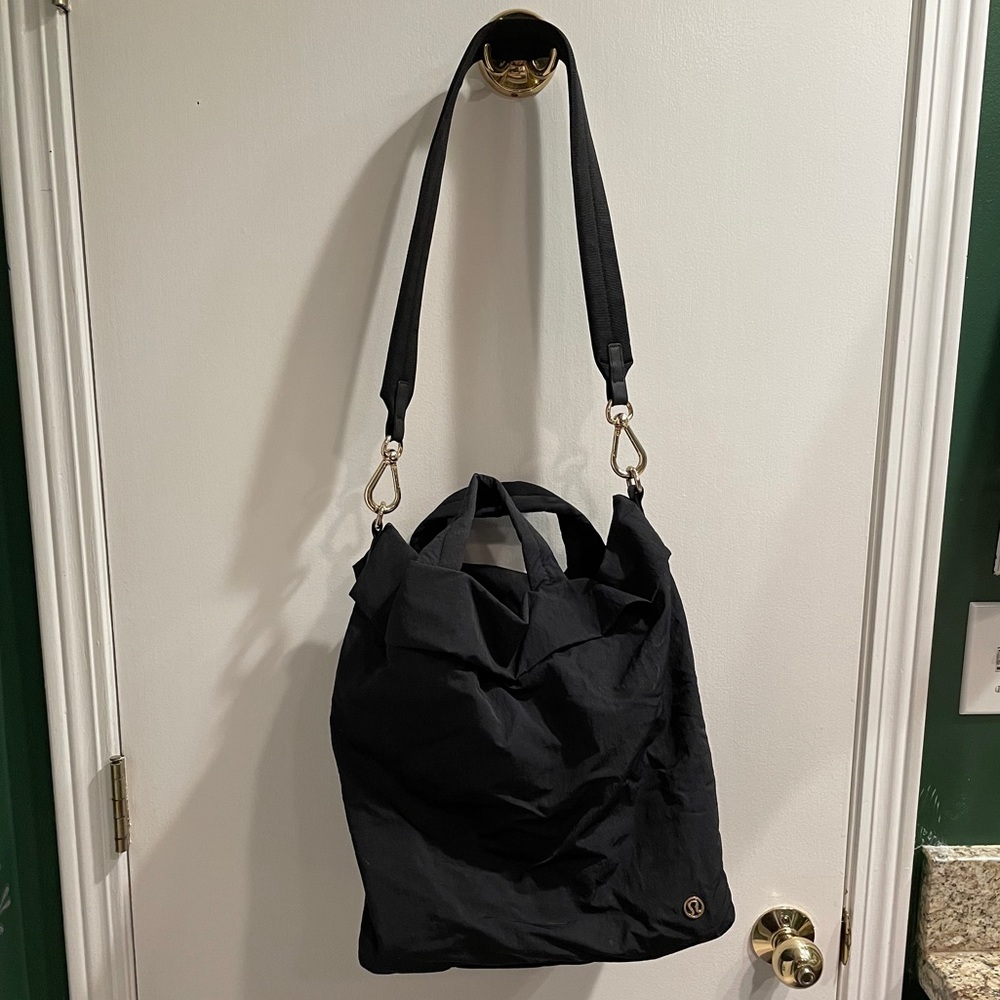lululemon On My Level bag